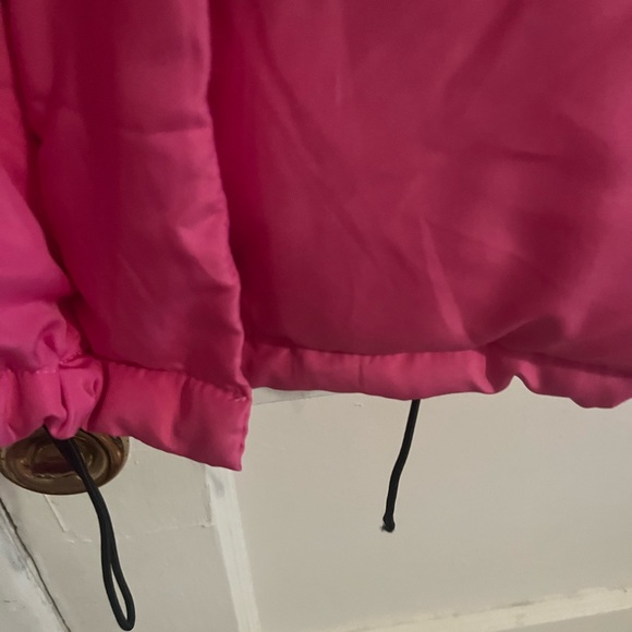 Bright pink puffer vest sz small - Picture 4 of 8